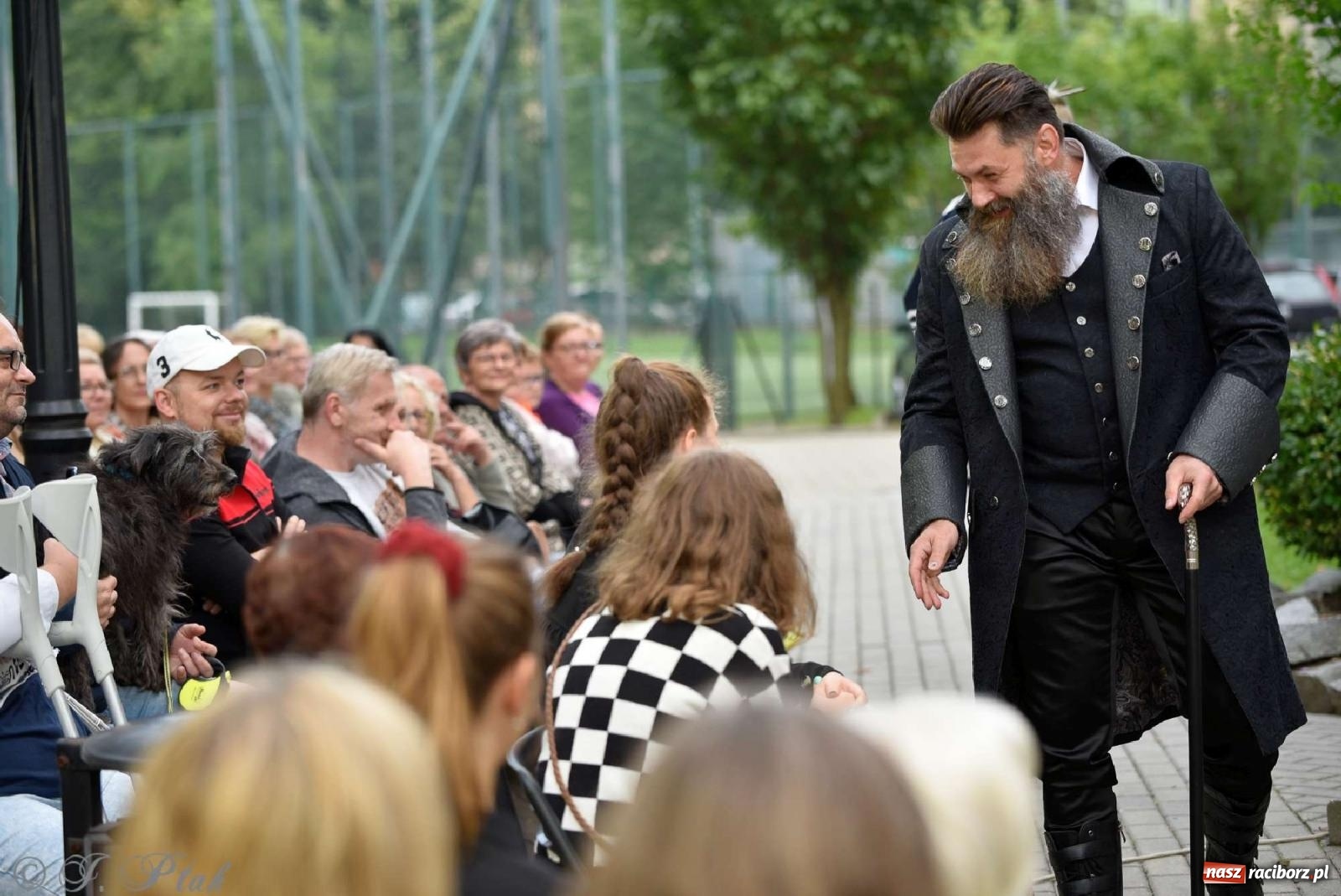 Zdjęcie w galerii na portalu naszraciborz.pl: Letni Teatr na Schodach w Raciborzu - Łysa Śpiewaczka wiadomości z regionu