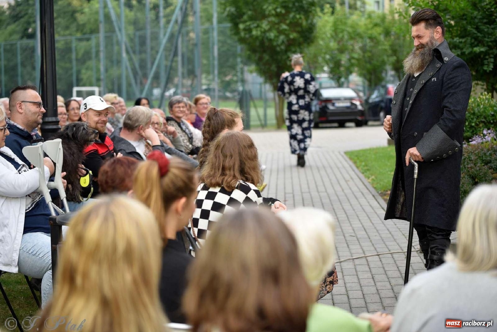 Zdjęcie w galerii na portalu naszraciborz.pl: Letni Teatr na Schodach w Raciborzu - Łysa Śpiewaczka wiadomości z regionu