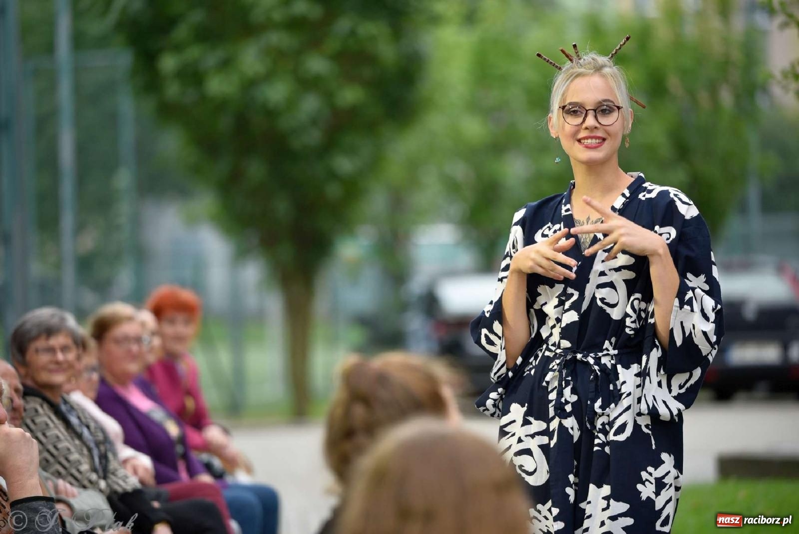 Zdjęcie w galerii na portalu naszraciborz.pl: Letni Teatr na Schodach w Raciborzu - Łysa Śpiewaczka wiadomości z regionu