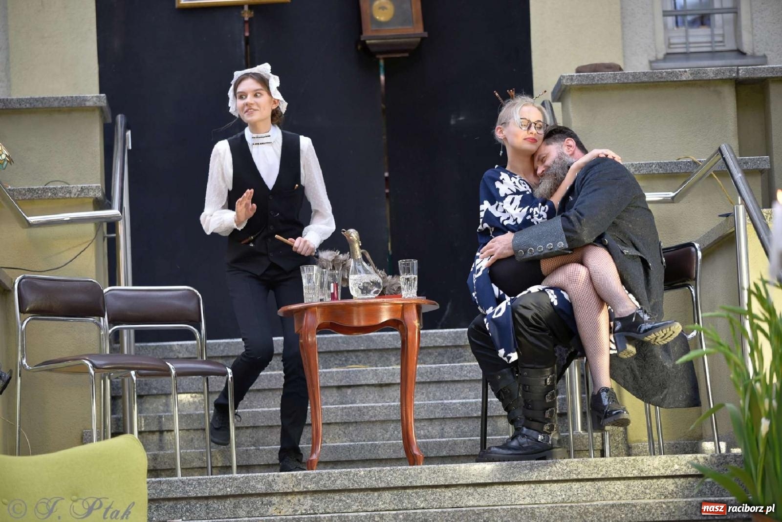 Zdjęcie w galerii na portalu naszraciborz.pl: Letni Teatr na Schodach w Raciborzu - Łysa Śpiewaczka wiadomości z regionu