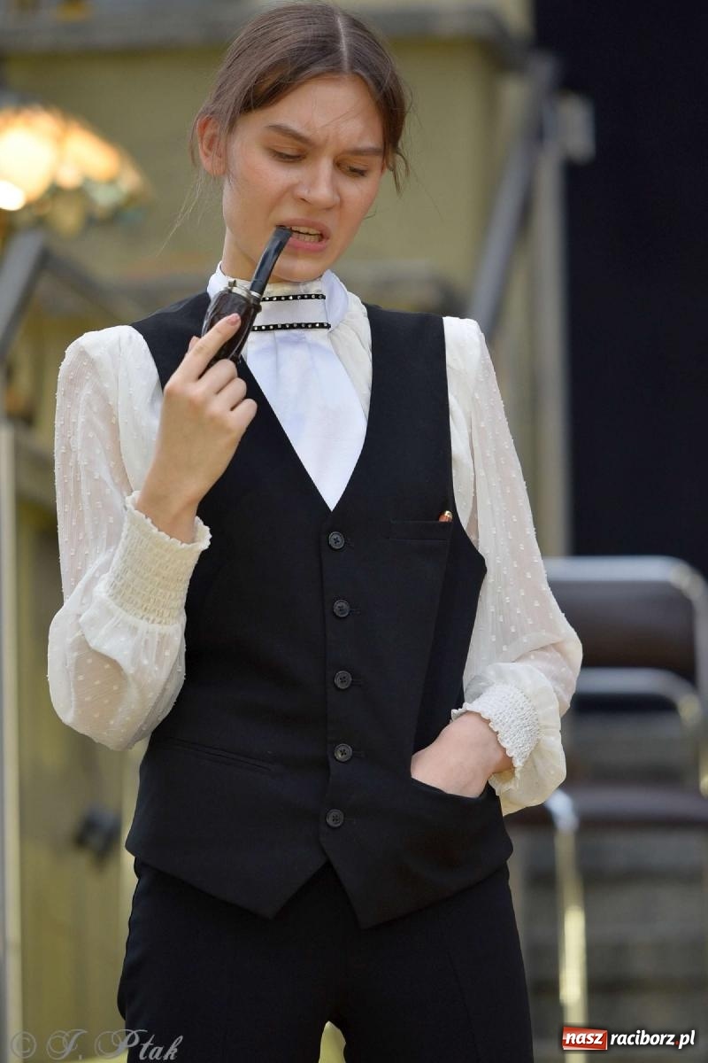 Zdjęcie w galerii na portalu naszraciborz.pl: Letni Teatr na Schodach w Raciborzu - Łysa Śpiewaczka wiadomości z regionu