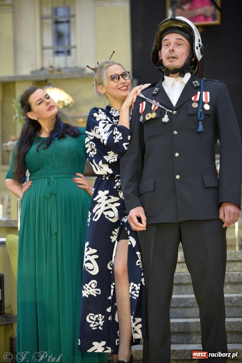 Zdjęcie w galerii na portalu naszraciborz.pl: Letni Teatr na Schodach w Raciborzu - Łysa Śpiewaczka wiadomości z regionu