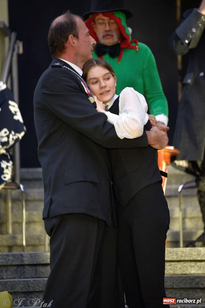 Zdjęcie w galerii na portalu naszraciborz.pl: Letni Teatr na Schodach w Raciborzu - Łysa Śpiewaczka wiadomości z regionu