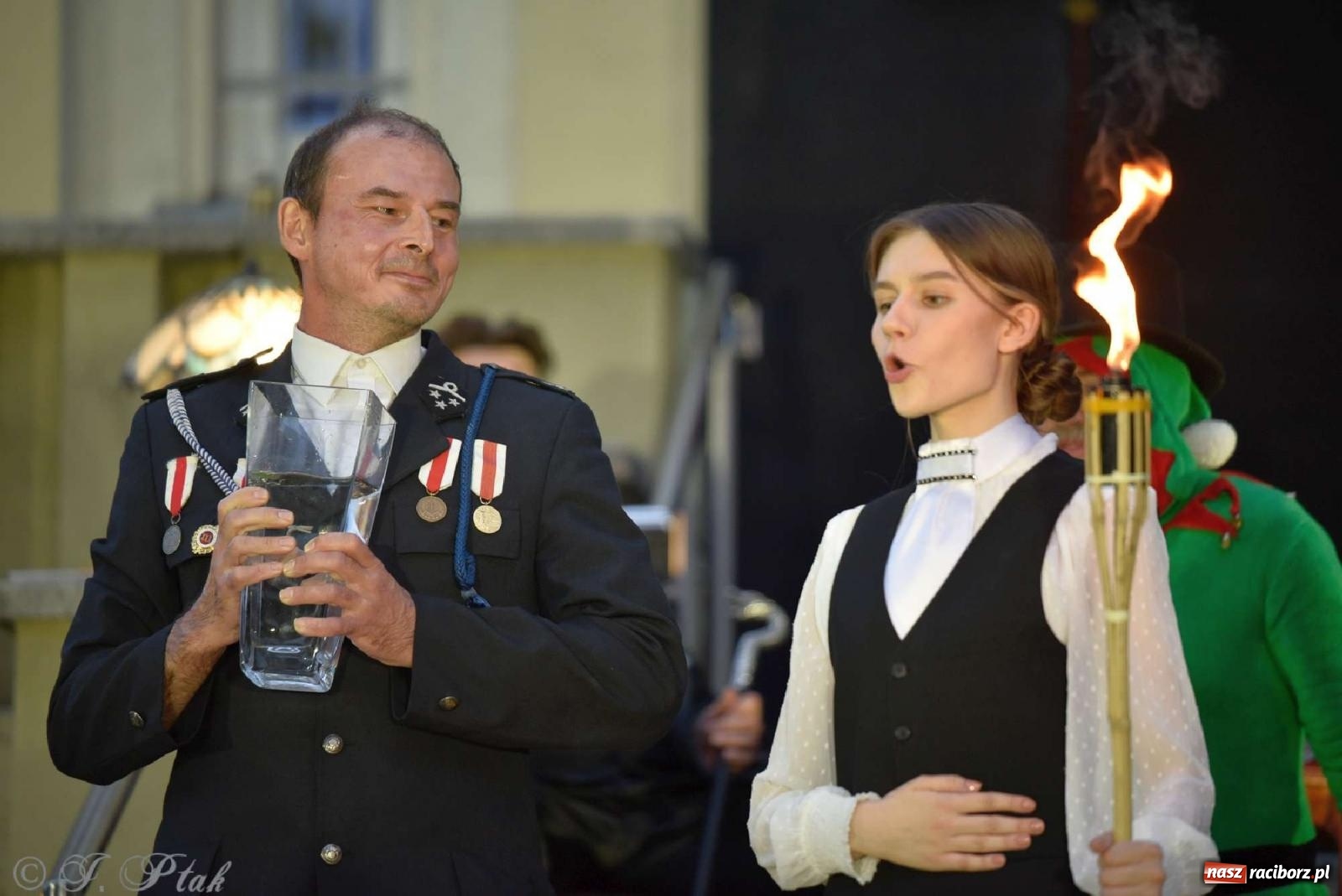 Zdjęcie w galerii na portalu naszraciborz.pl: Letni Teatr na Schodach w Raciborzu - Łysa Śpiewaczka wiadomości z regionu