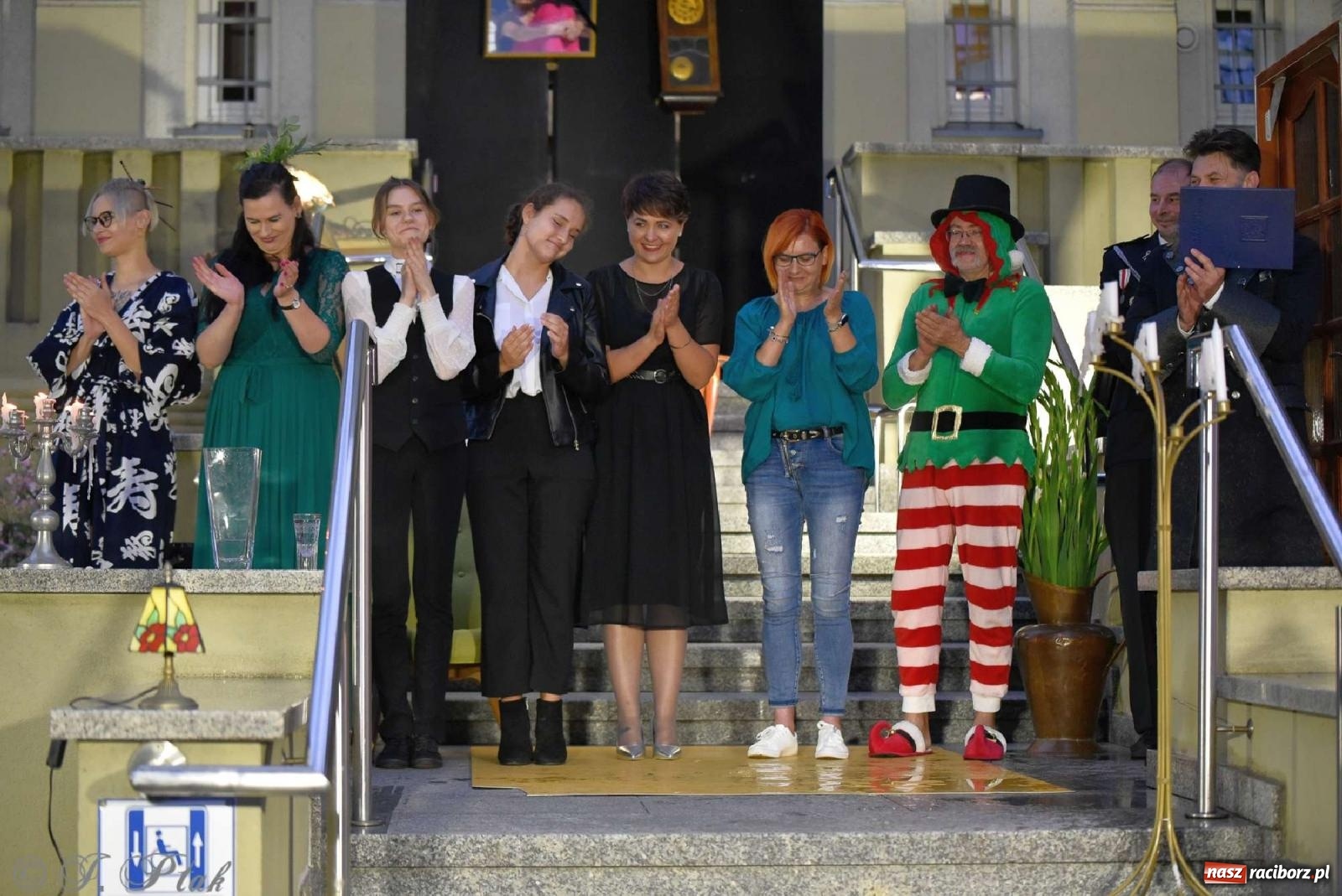 Zdjęcie w galerii na portalu naszraciborz.pl: Letni Teatr na Schodach w Raciborzu - Łysa Śpiewaczka wiadomości z regionu