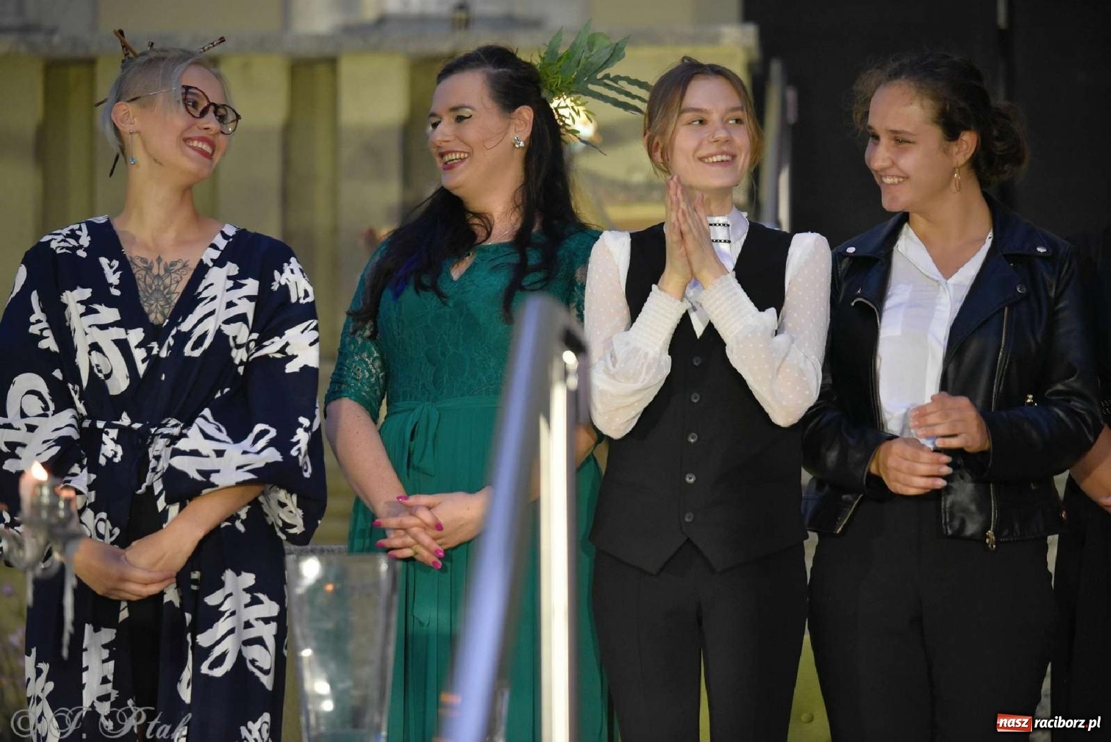 Zdjęcie w galerii na portalu naszraciborz.pl: Letni Teatr na Schodach w Raciborzu - Łysa Śpiewaczka wiadomości z regionu