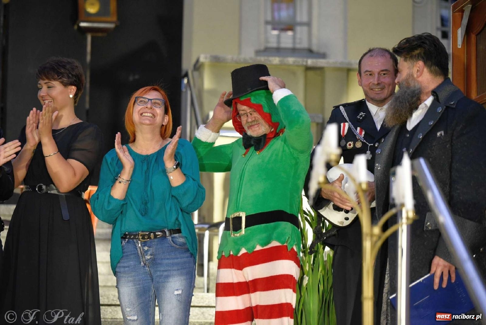 Zdjęcie w galerii na portalu naszraciborz.pl: Letni Teatr na Schodach w Raciborzu - Łysa Śpiewaczka wiadomości z regionu