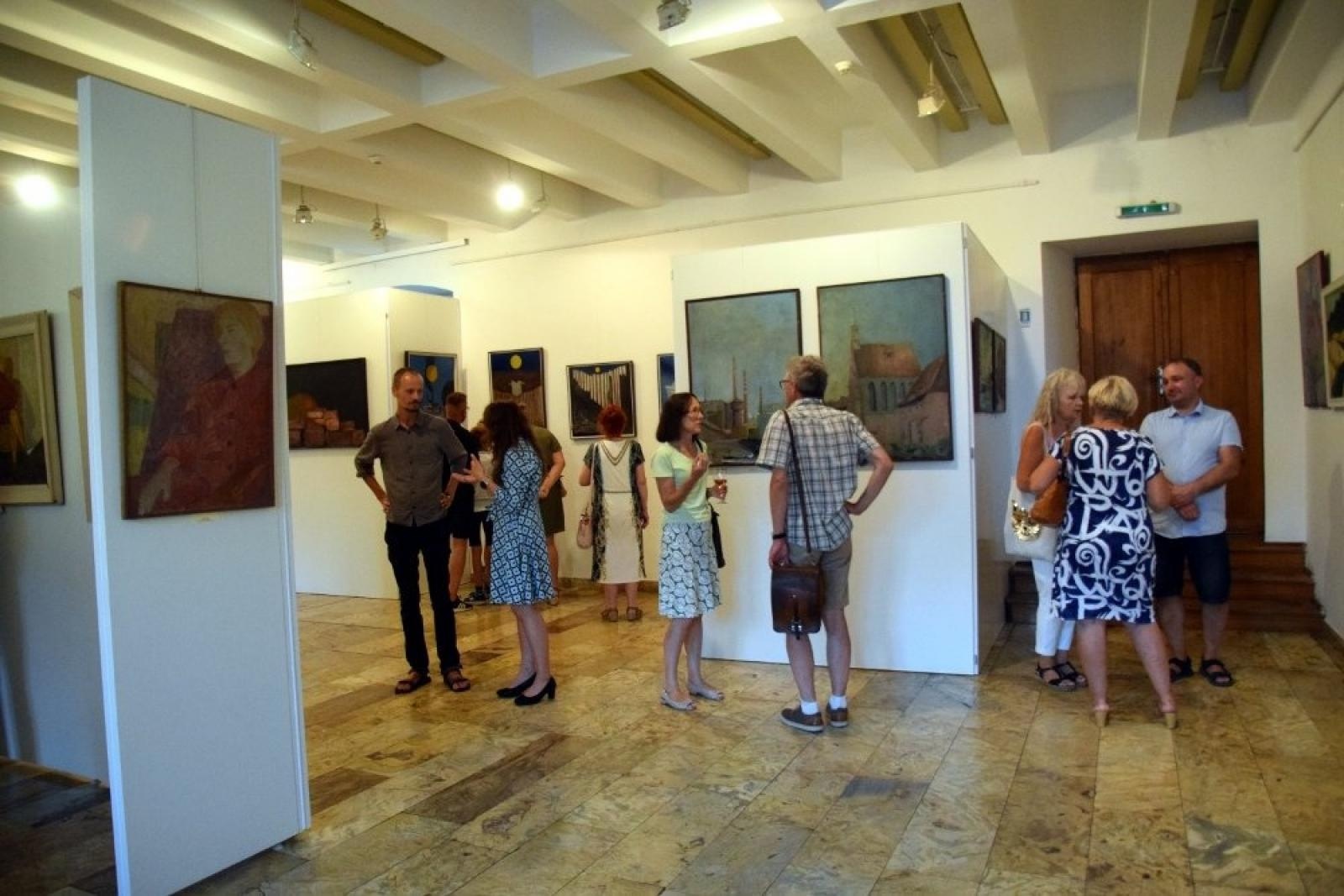 Zdjęcie w galerii na portalu naszraciborz.pl: Widoki dawnego Raciborza na wystawie w Muzeum wiadomości z regionu