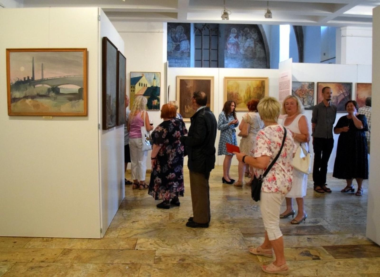 Zdjęcie w galerii na portalu naszraciborz.pl: Widoki dawnego Raciborza na wystawie w Muzeum wiadomości z regionu