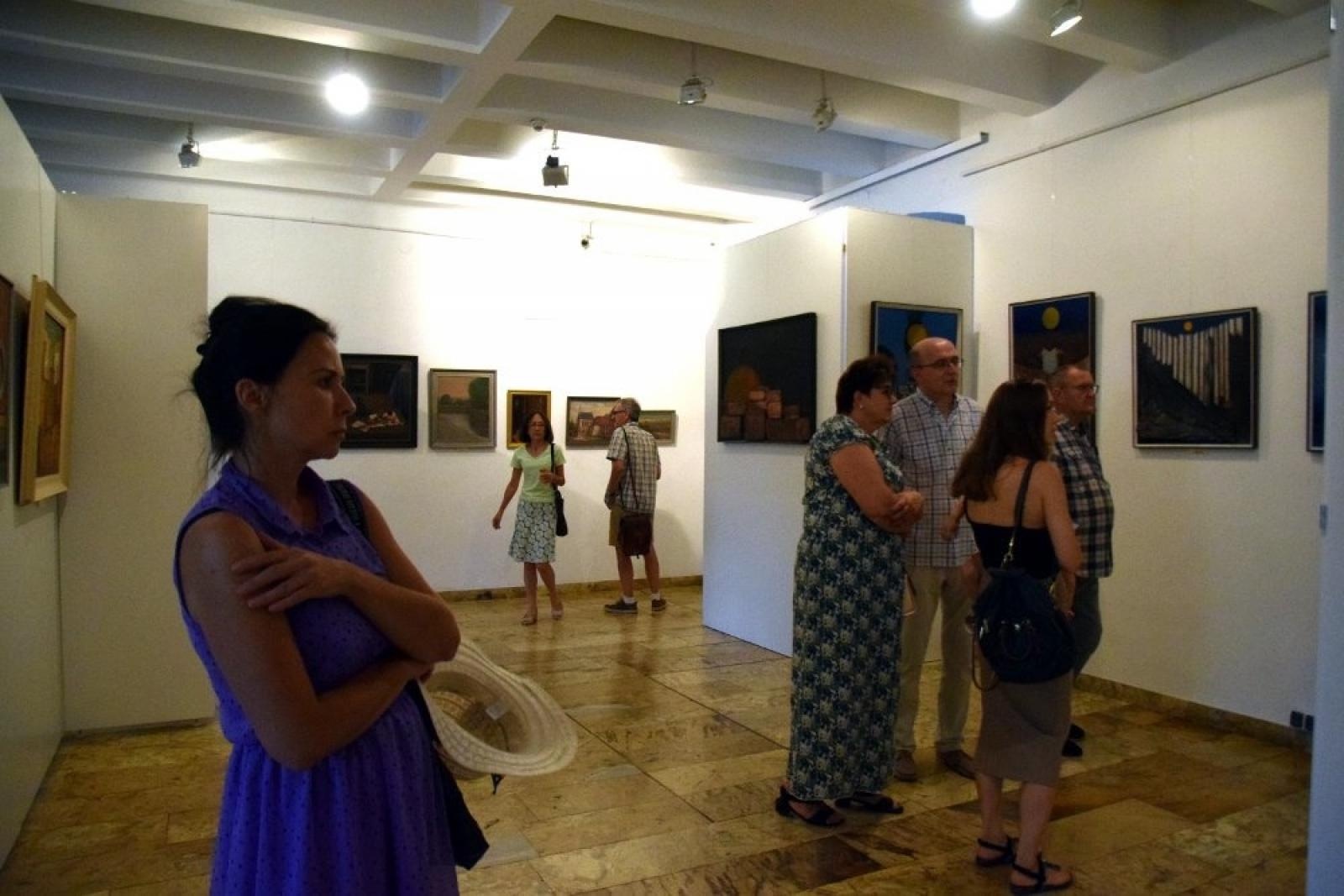 Zdjęcie w galerii na portalu naszraciborz.pl: Widoki dawnego Raciborza na wystawie w Muzeum wiadomości z regionu