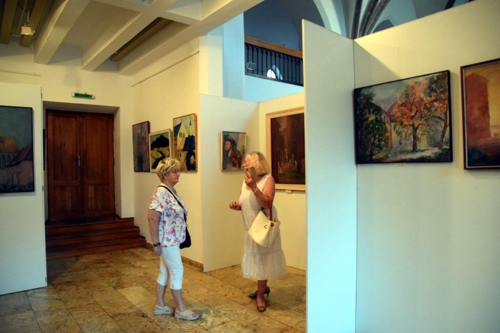 Zdjęcie w galerii na portalu naszraciborz.pl: Widoki dawnego Raciborza na wystawie w Muzeum wiadomości z regionu