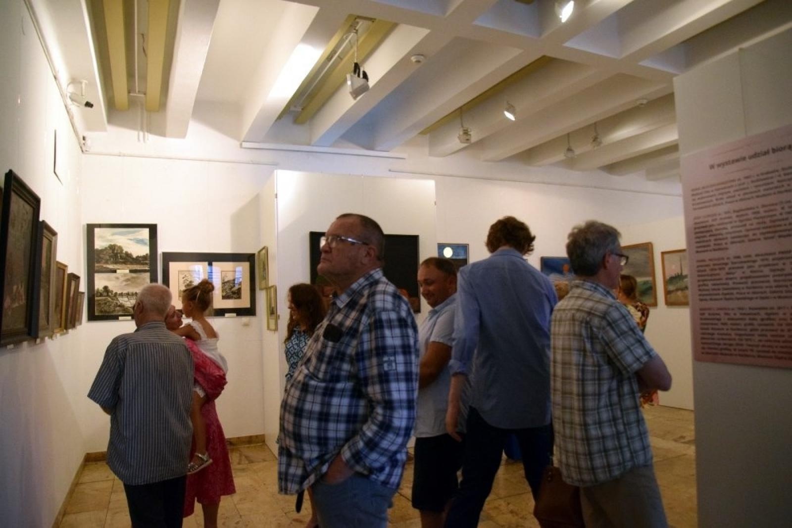 Zdjęcie w galerii na portalu naszraciborz.pl: Widoki dawnego Raciborza na wystawie w Muzeum wiadomości z regionu