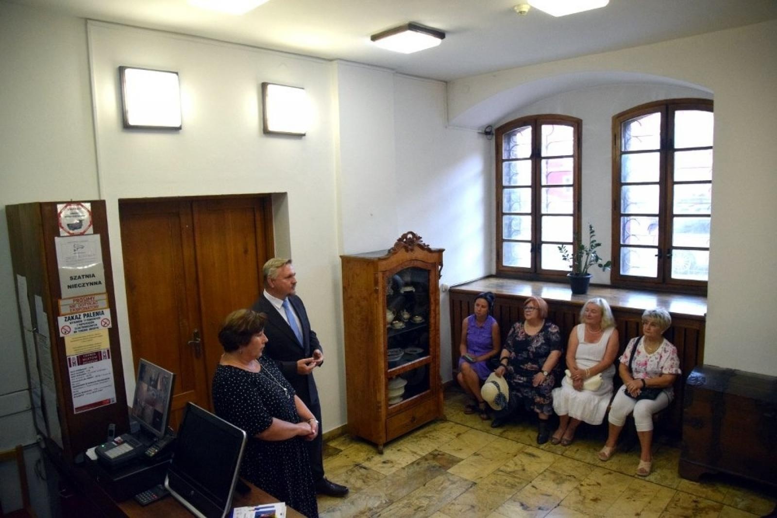 Zdjęcie w galerii na portalu naszraciborz.pl: Widoki dawnego Raciborza na wystawie w Muzeum wiadomości z regionu