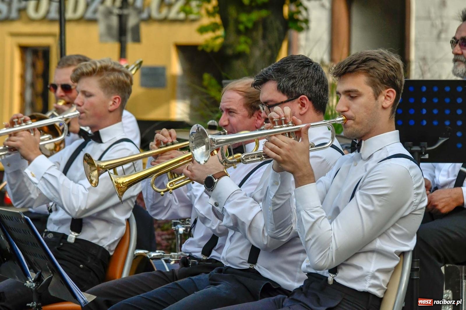 Zdjęcie w galerii na portalu naszraciborz.pl: Muzyczna podróż po świecie na ryneczku w Krzanowicach wiadomości z regionu