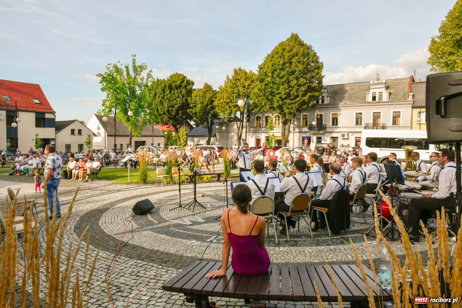 Zdjęcie w galerii na portalu naszraciborz.pl: Muzyczna podróż po świecie na ryneczku w Krzanowicach wiadomości z regionu