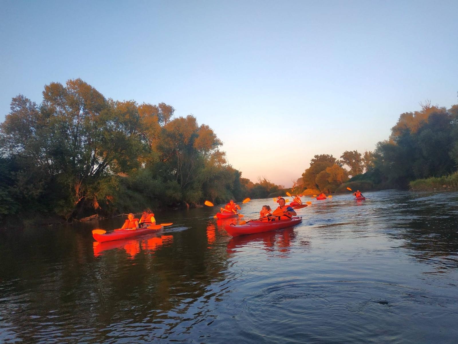 Zdjęcie w galerii na portalu naszraciborz.pl: Wakacje w kajaku – czyli spływ wieczorową porą z Raciborza do Dziergowic wiadomości z regionu