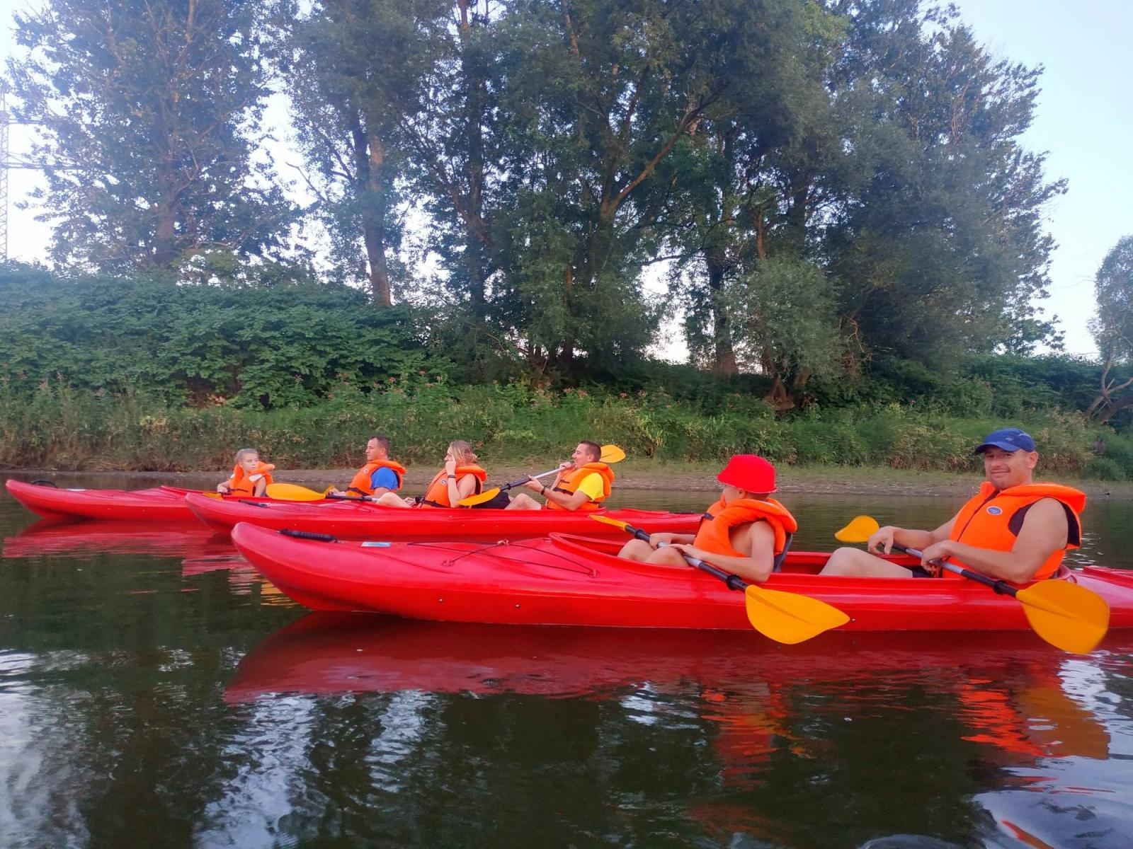 Zdjęcie w galerii na portalu naszraciborz.pl: Wakacje w kajaku – czyli spływ wieczorową porą z Raciborza do Dziergowic wiadomości z regionu