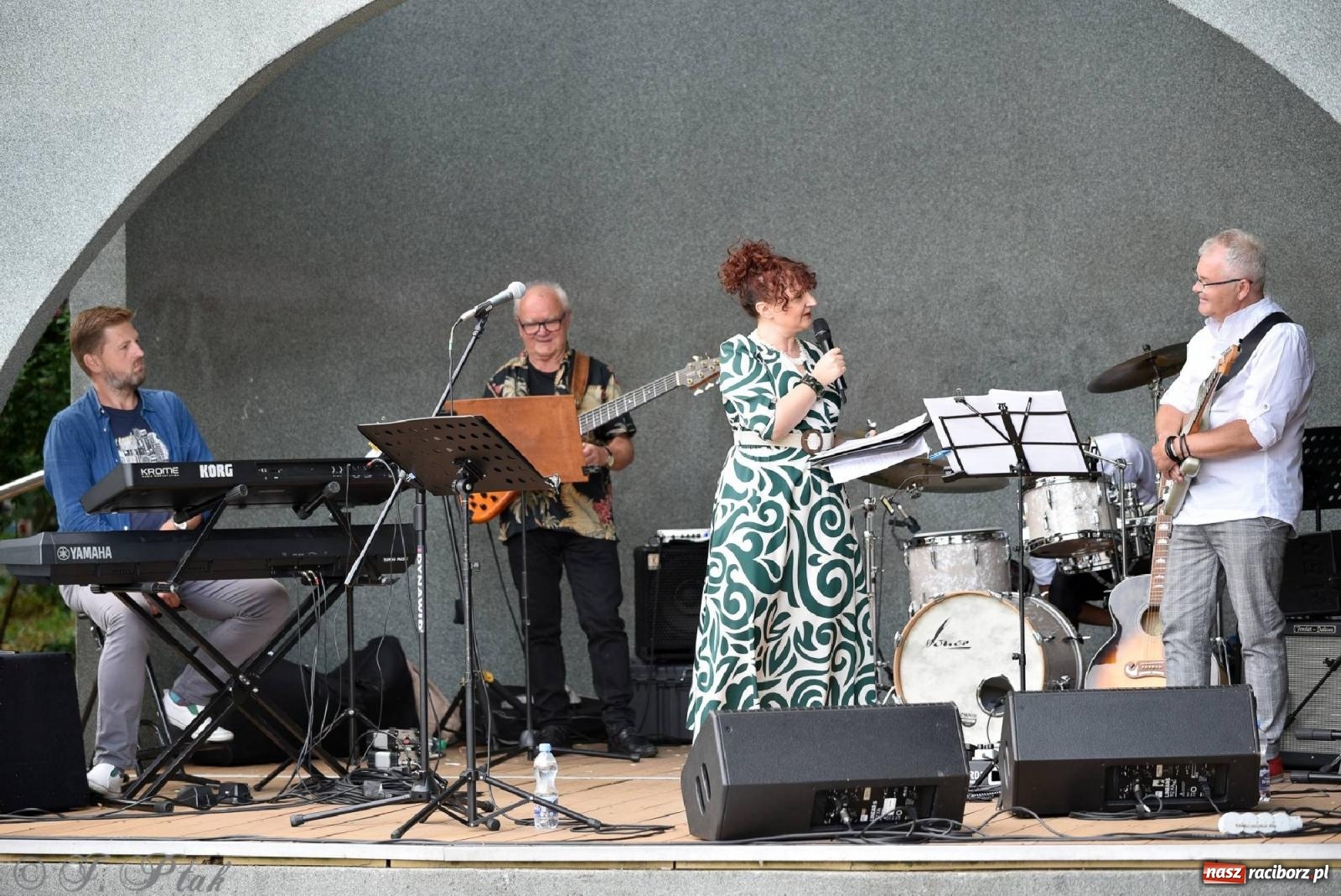 Zdjęcie w galerii na portalu naszraciborz.pl: Od Claptona przez Whitney Houston po Bruno Marsa - Joanna Skowyra&Przyjaciele w parku M. Roth wiadomości z regionu