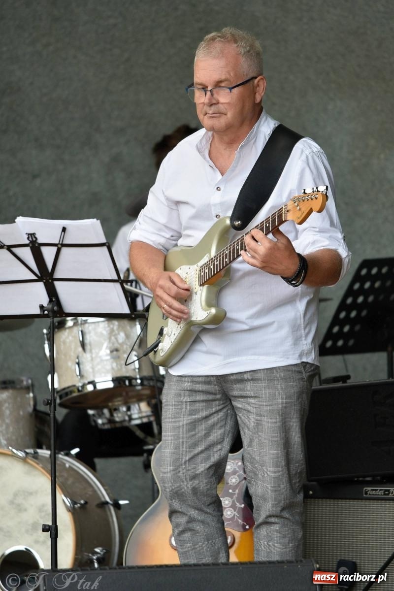 Zdjęcie w galerii na portalu naszraciborz.pl: Od Claptona przez Whitney Houston po Bruno Marsa - Joanna Skowyra&Przyjaciele w parku M. Roth wiadomości z regionu