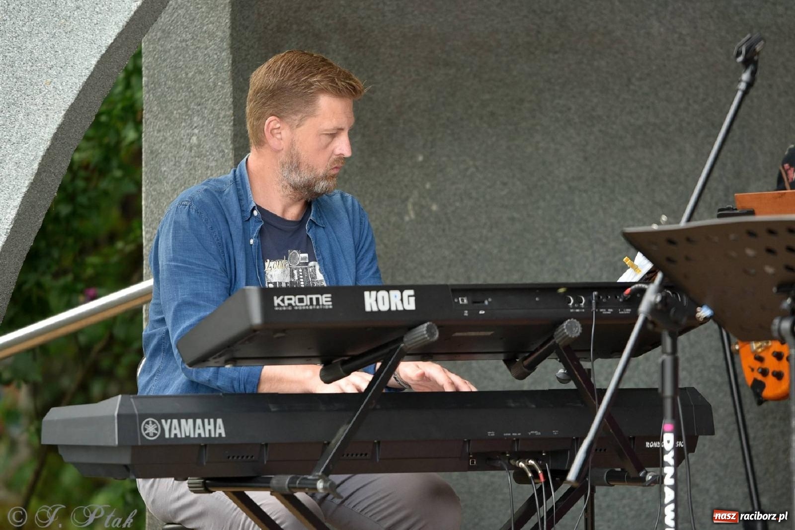 Zdjęcie w galerii na portalu naszraciborz.pl: Od Claptona przez Whitney Houston po Bruno Marsa - Joanna Skowyra&Przyjaciele w parku M. Roth wiadomości z regionu