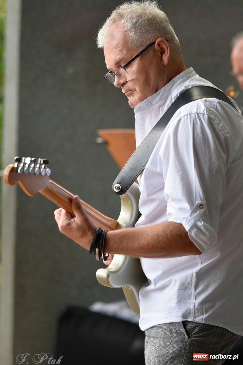 Zdjęcie w galerii na portalu naszraciborz.pl: Od Claptona przez Whitney Houston po Bruno Marsa - Joanna Skowyra&Przyjaciele w parku M. Roth wiadomości z regionu