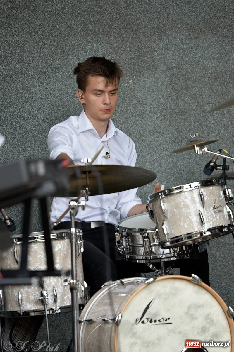 Zdjęcie w galerii na portalu naszraciborz.pl: Od Claptona przez Whitney Houston po Bruno Marsa - Joanna Skowyra&Przyjaciele w parku M. Roth wiadomości z regionu