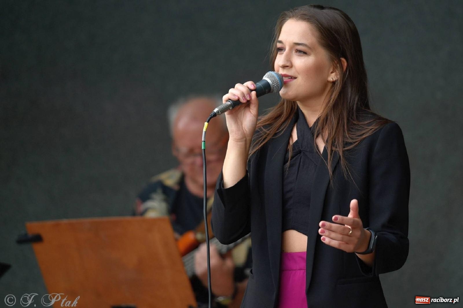 Zdjęcie w galerii na portalu naszraciborz.pl: Od Claptona przez Whitney Houston po Bruno Marsa - Joanna Skowyra&Przyjaciele w parku M. Roth wiadomości z regionu