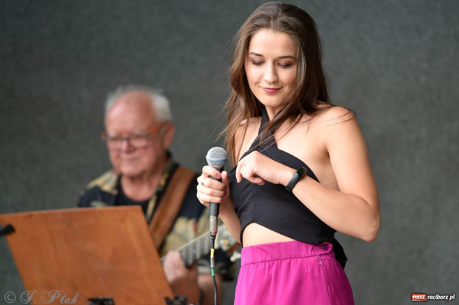 Zdjęcie w galerii na portalu naszraciborz.pl: Od Claptona przez Whitney Houston po Bruno Marsa - Joanna Skowyra&Przyjaciele w parku M. Roth wiadomości z regionu