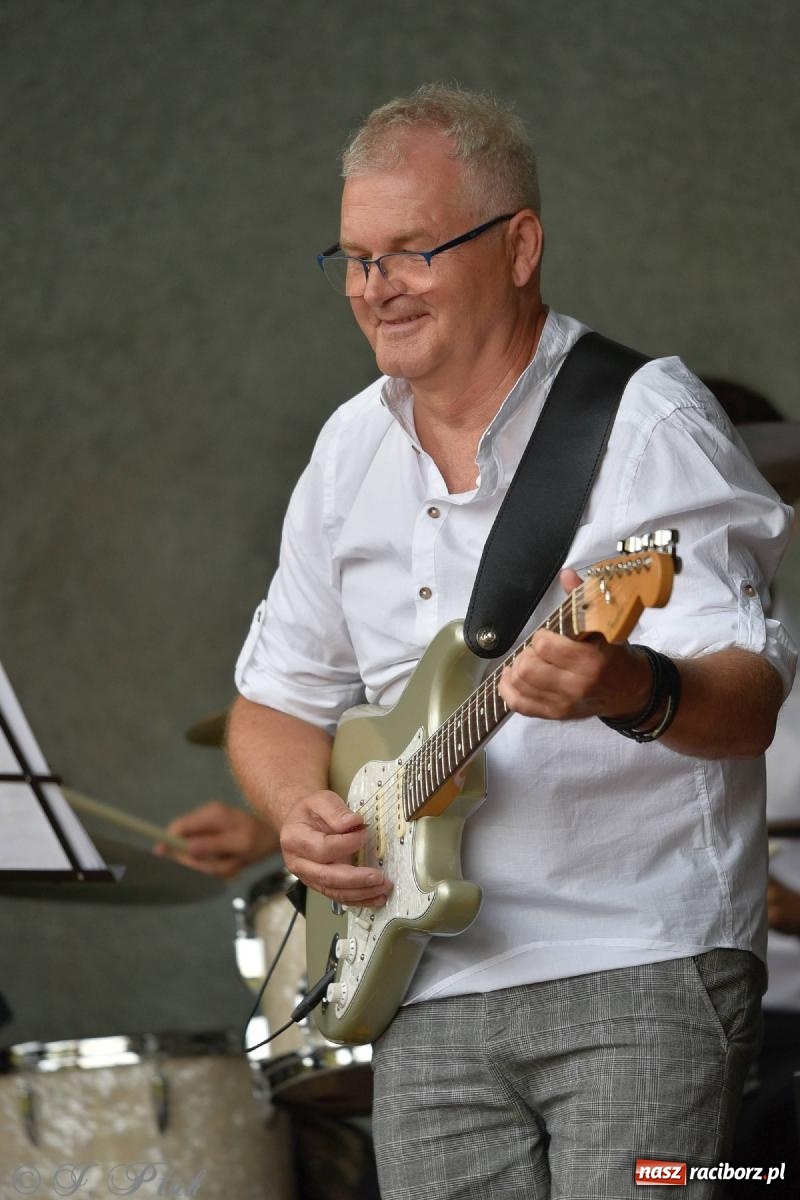Zdjęcie w galerii na portalu naszraciborz.pl: Od Claptona przez Whitney Houston po Bruno Marsa - Joanna Skowyra&Przyjaciele w parku M. Roth wiadomości z regionu