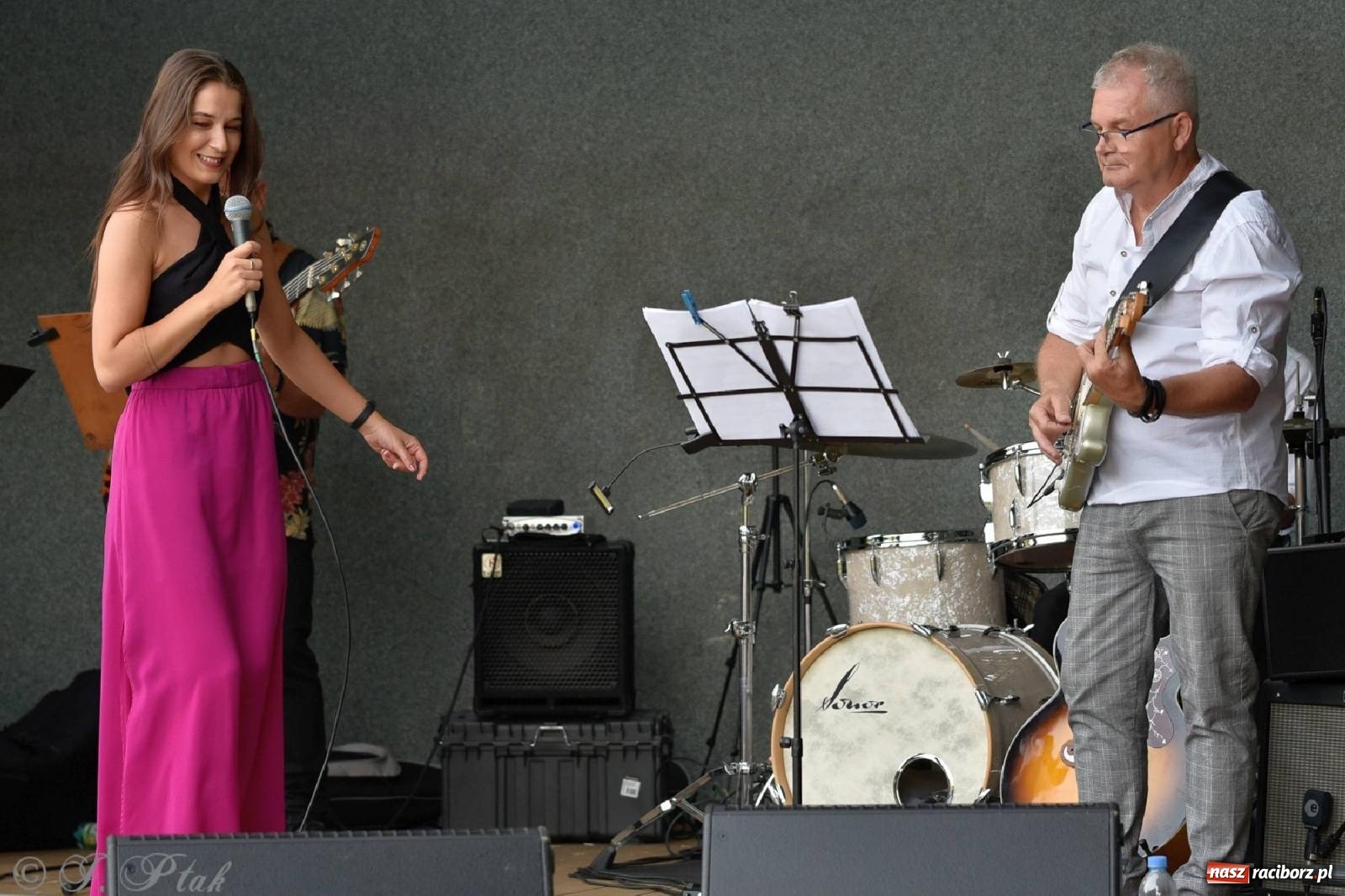 Zdjęcie w galerii na portalu naszraciborz.pl: Od Claptona przez Whitney Houston po Bruno Marsa - Joanna Skowyra&Przyjaciele w parku M. Roth wiadomości z regionu