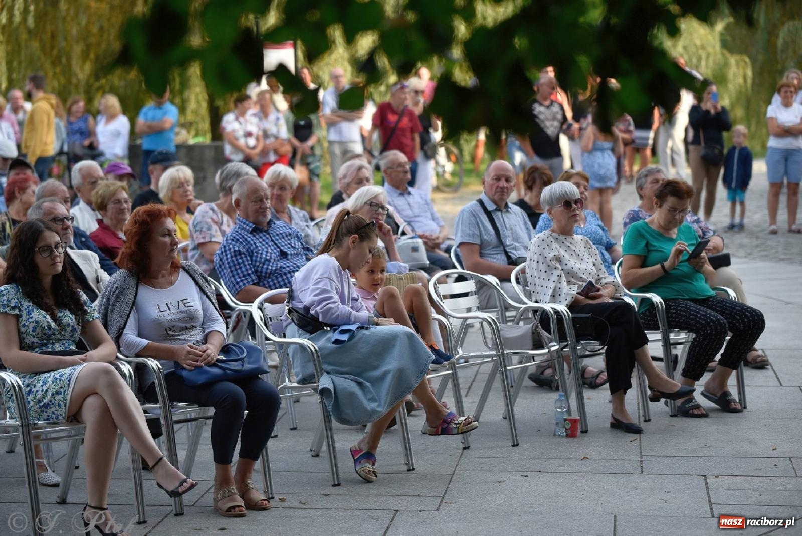 Zdjęcie w galerii na portalu naszraciborz.pl: Od Claptona przez Whitney Houston po Bruno Marsa - Joanna Skowyra&Przyjaciele w parku M. Roth wiadomości z regionu