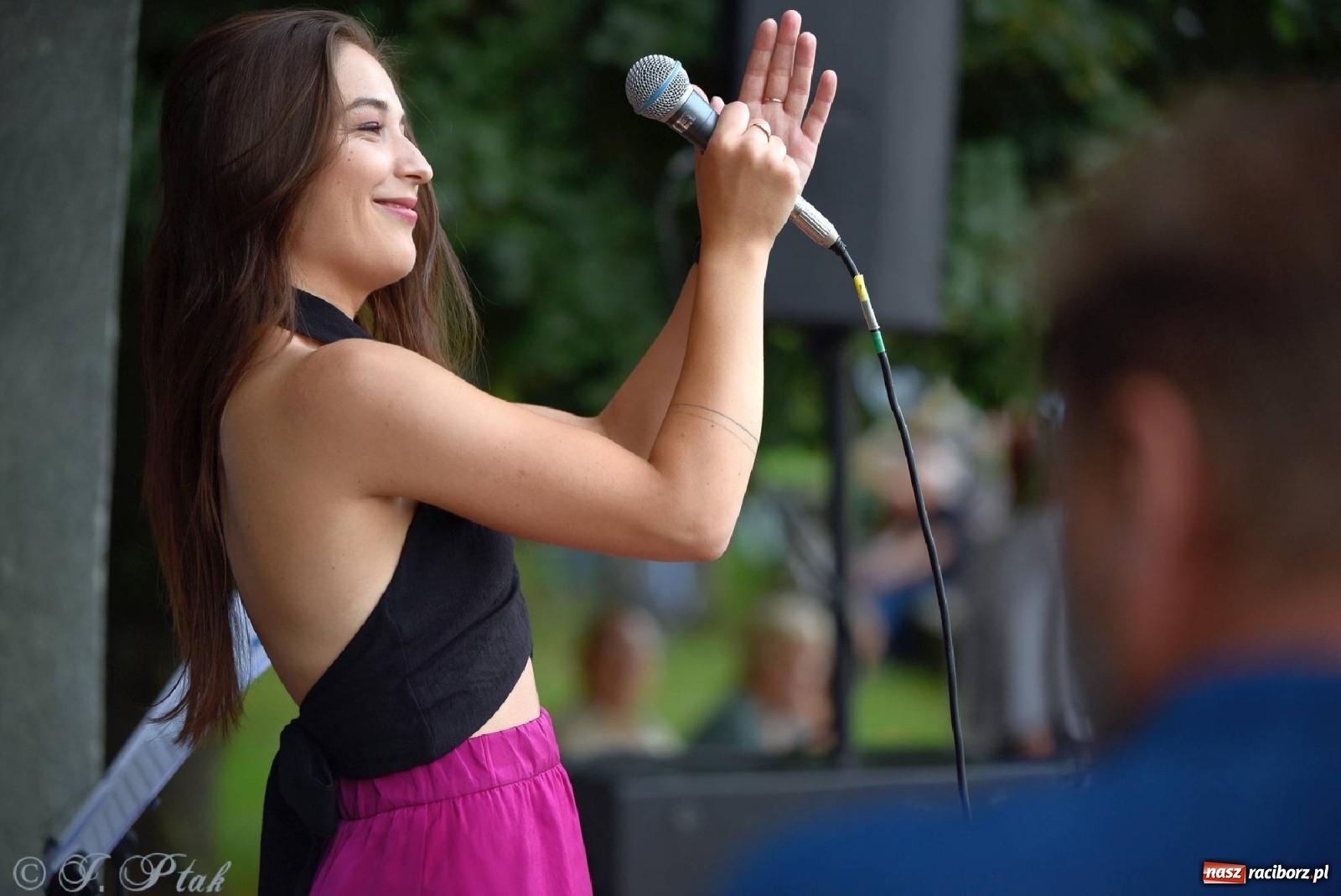 Zdjęcie w galerii na portalu naszraciborz.pl: Od Claptona przez Whitney Houston po Bruno Marsa - Joanna Skowyra&Przyjaciele w parku M. Roth wiadomości z regionu