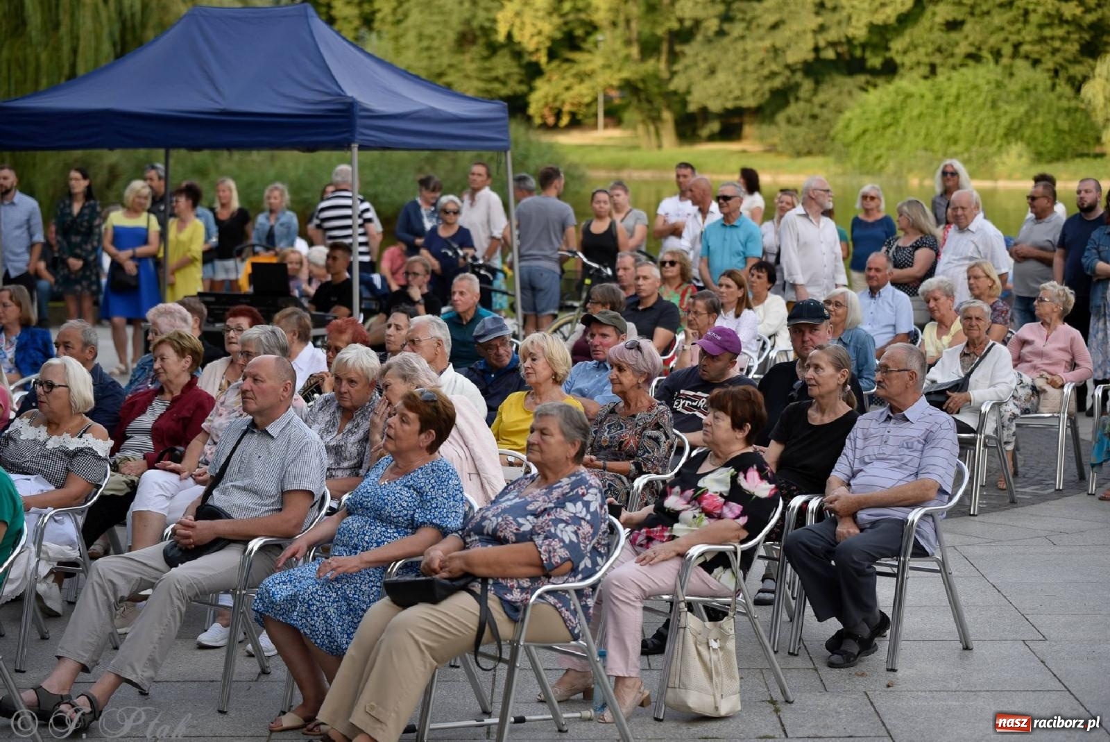 Zdjęcie w galerii na portalu naszraciborz.pl: Od Claptona przez Whitney Houston po Bruno Marsa - Joanna Skowyra&Przyjaciele w parku M. Roth wiadomości z regionu