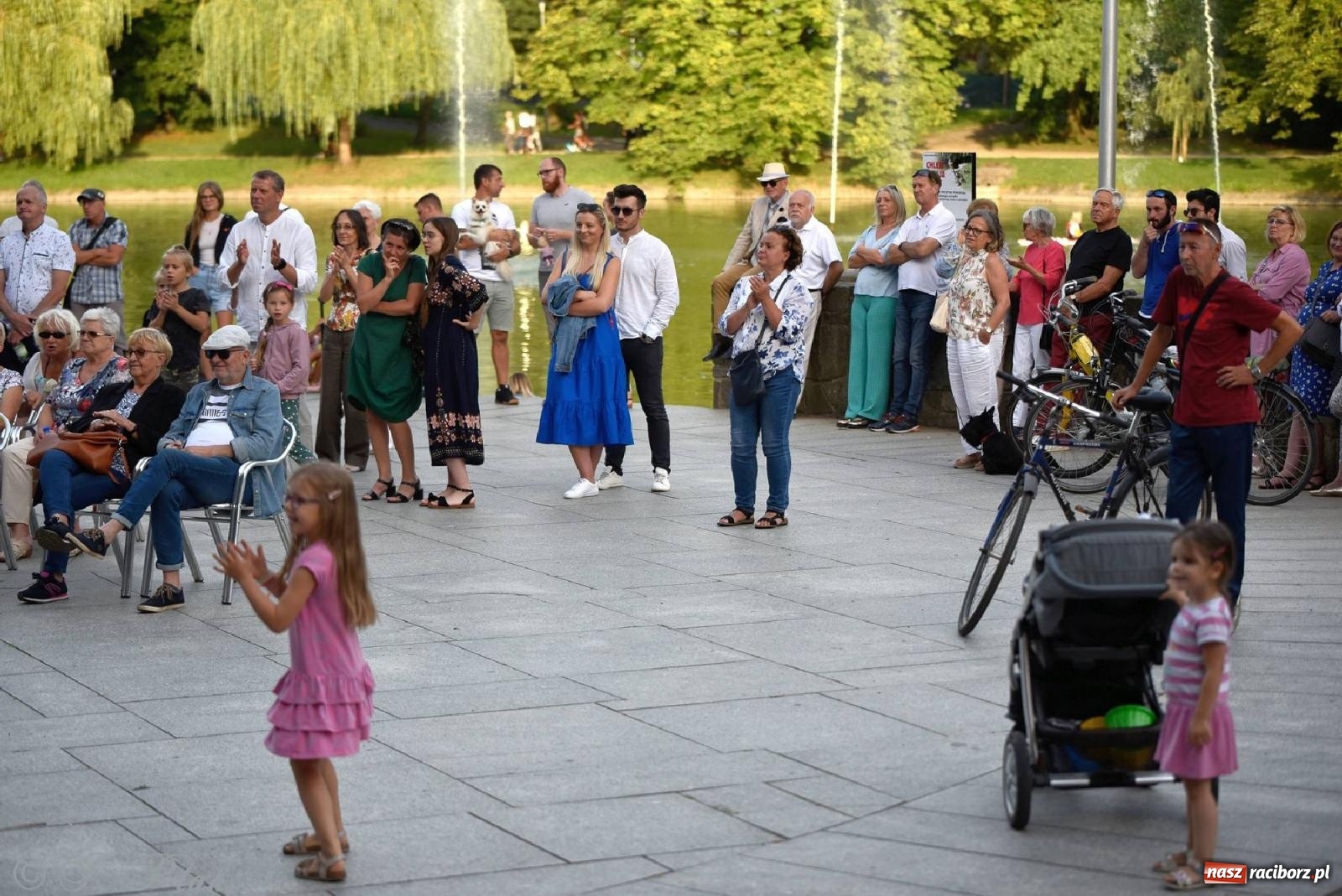Zdjęcie w galerii na portalu naszraciborz.pl: Od Claptona przez Whitney Houston po Bruno Marsa - Joanna Skowyra&Przyjaciele w parku M. Roth wiadomości z regionu