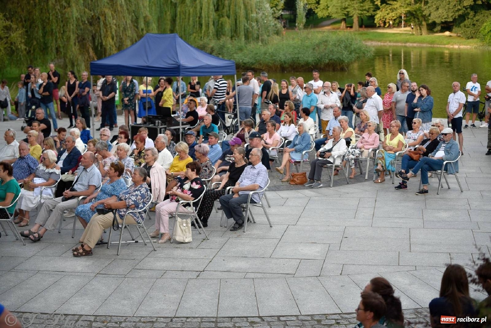 Zdjęcie w galerii na portalu naszraciborz.pl: Od Claptona przez Whitney Houston po Bruno Marsa - Joanna Skowyra&Przyjaciele w parku M. Roth wiadomości z regionu