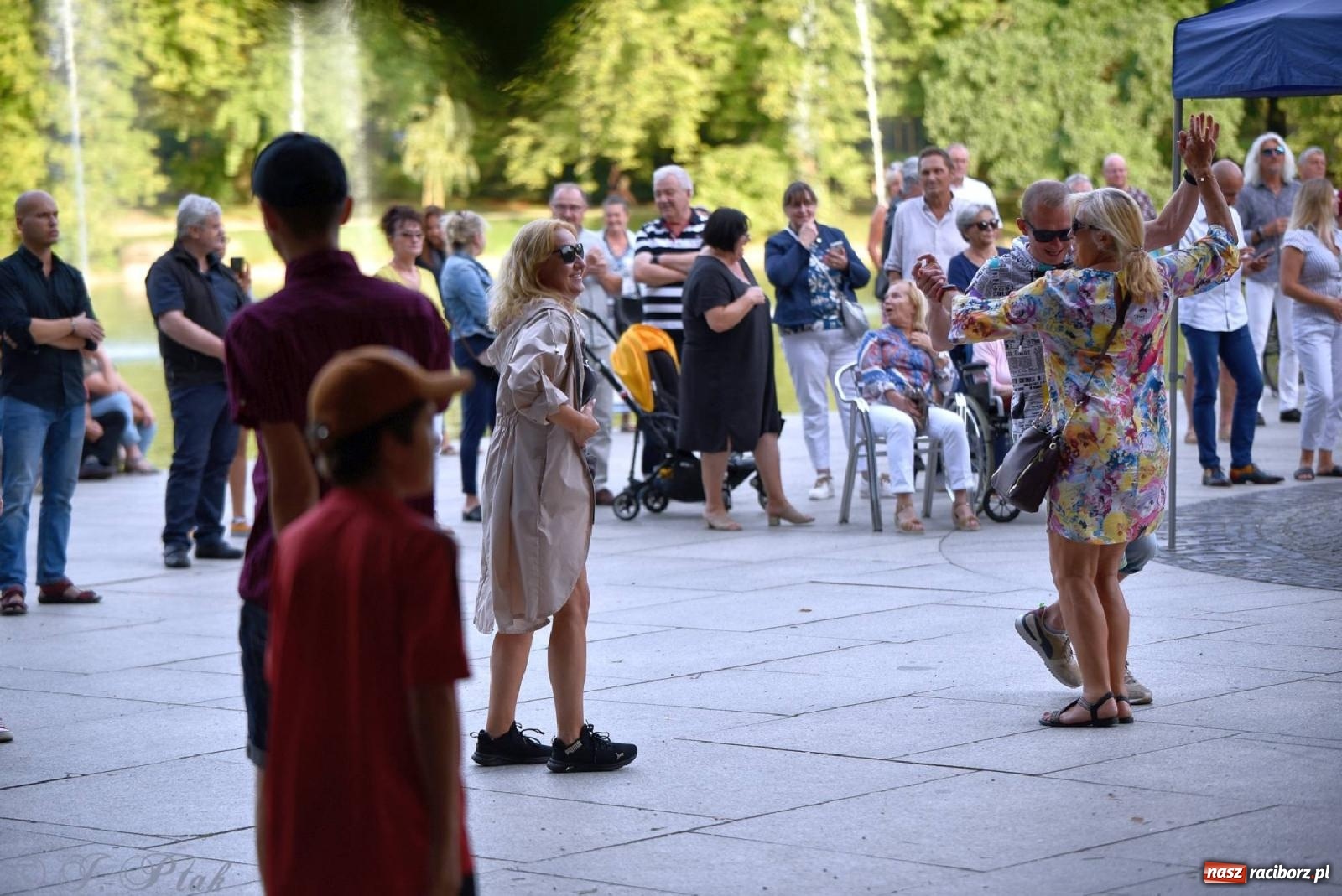 Zdjęcie w galerii na portalu naszraciborz.pl: Od Claptona przez Whitney Houston po Bruno Marsa - Joanna Skowyra&Przyjaciele w parku M. Roth wiadomości z regionu