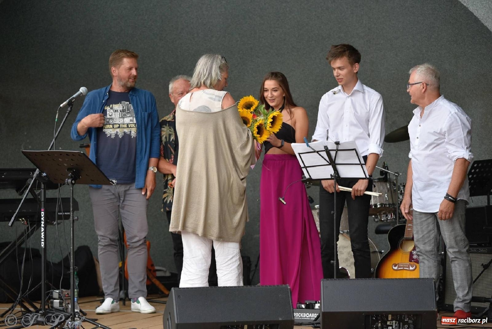 Zdjęcie w galerii na portalu naszraciborz.pl: Od Claptona przez Whitney Houston po Bruno Marsa - Joanna Skowyra&Przyjaciele w parku M. Roth wiadomości z regionu