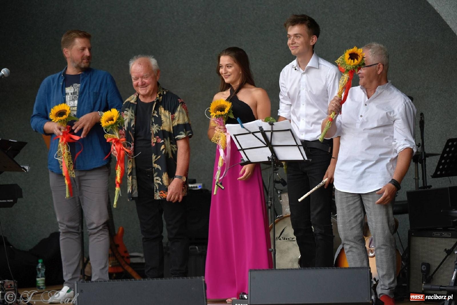 Zdjęcie w galerii na portalu naszraciborz.pl: Od Claptona przez Whitney Houston po Bruno Marsa - Joanna Skowyra&Przyjaciele w parku M. Roth wiadomości z regionu