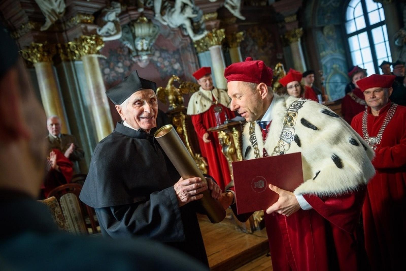 Zdjęcie w galerii na portalu naszraciborz.pl: Zmarł związany z Raciborzem wybitny tenor prof. Eugeniusz Sąsiadek wiadomości z regionu