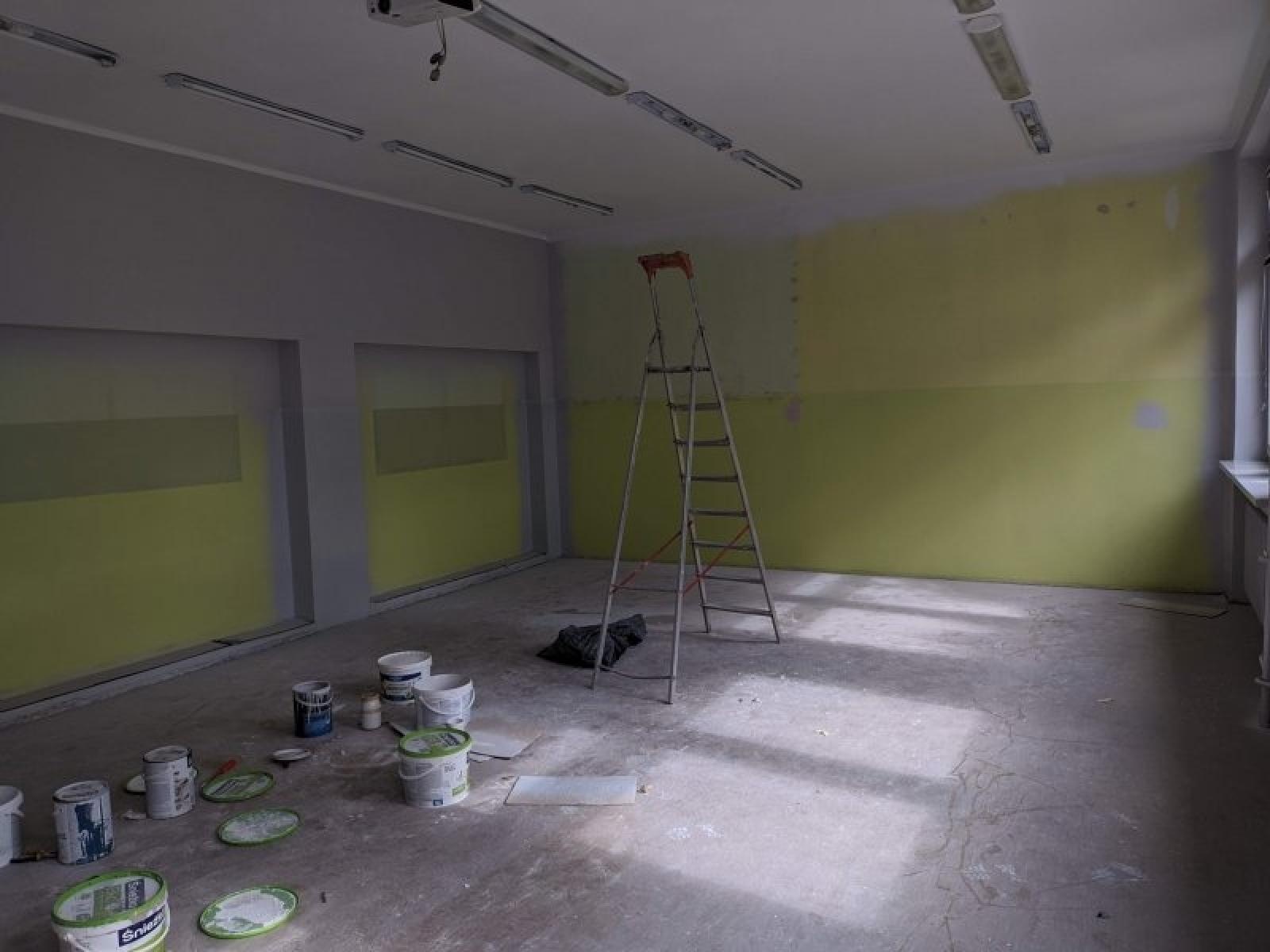 Zdjęcie w galerii na portalu naszraciborz.pl: W SP 18 odświeżyli parkiet w sali gimnastycznej i rozbudują monitoring wiadomości z regionu