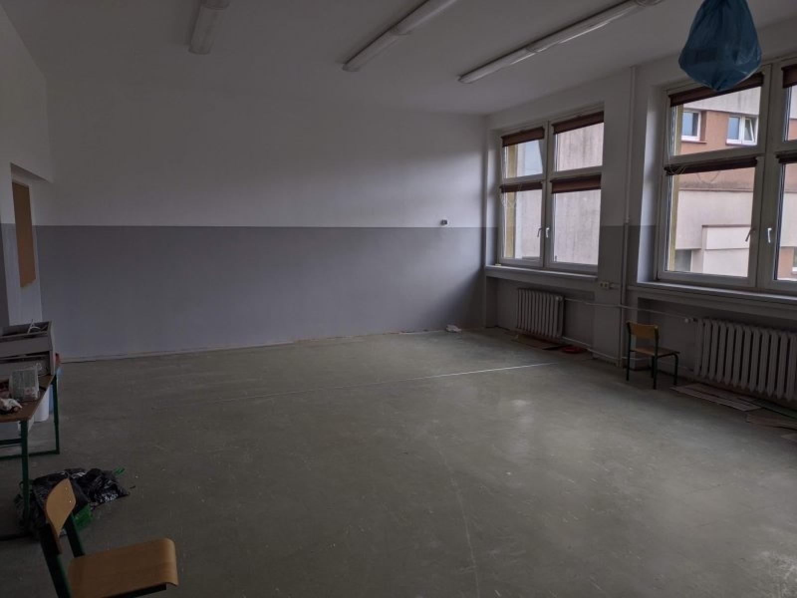 Zdjęcie w galerii na portalu naszraciborz.pl: W SP 18 odświeżyli parkiet w sali gimnastycznej i rozbudują monitoring wiadomości z regionu