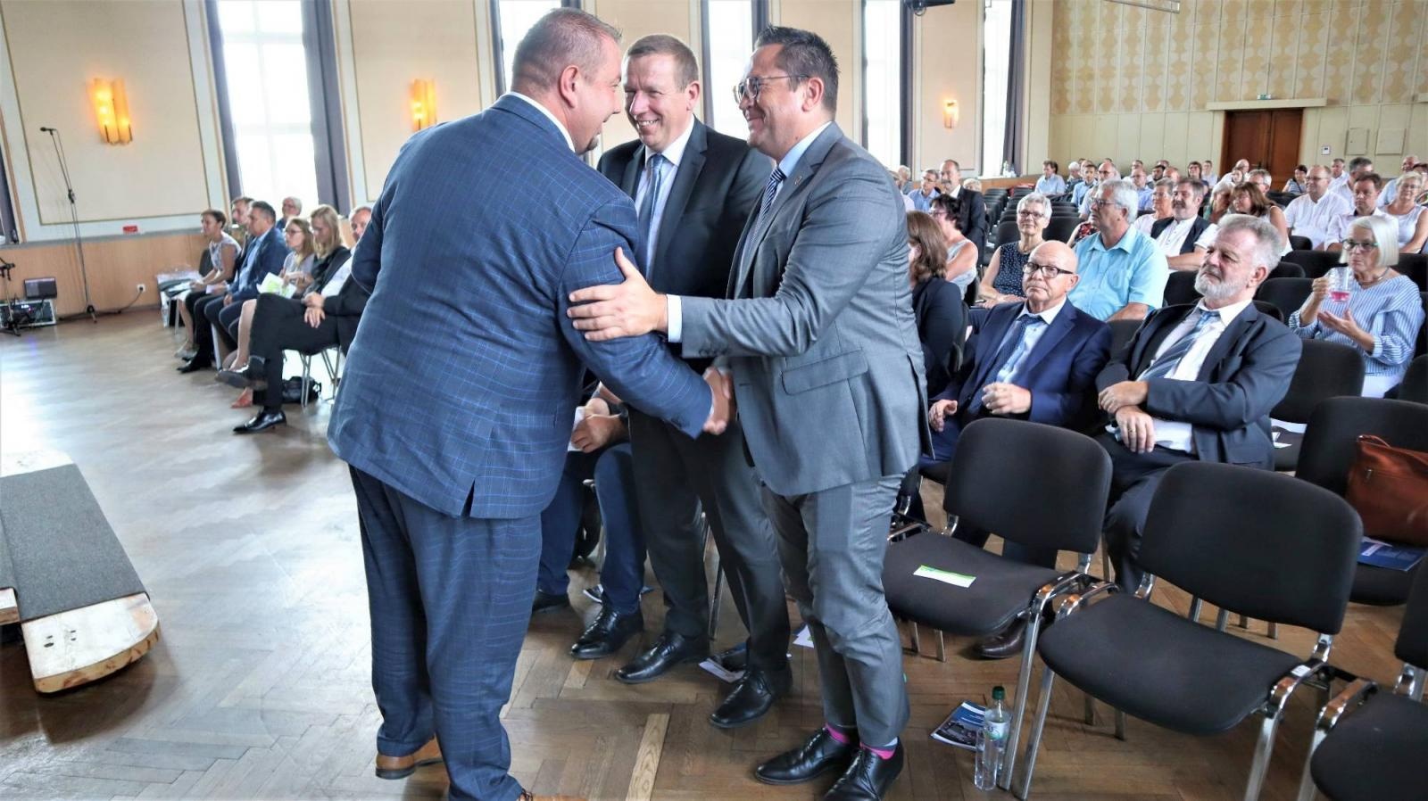 Zdjęcie w galerii na portalu naszraciborz.pl: Starosta raciborski w Niemczech: Trzymajmy się razem i bez względu na to, co się wydarzy wiadomości z regionu