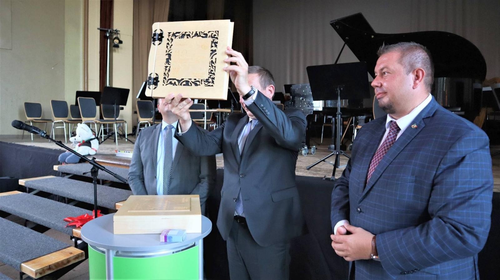 Zdjęcie w galerii na portalu naszraciborz.pl: Starosta raciborski w Niemczech: Trzymajmy się razem i bez względu na to, co się wydarzy wiadomości z regionu