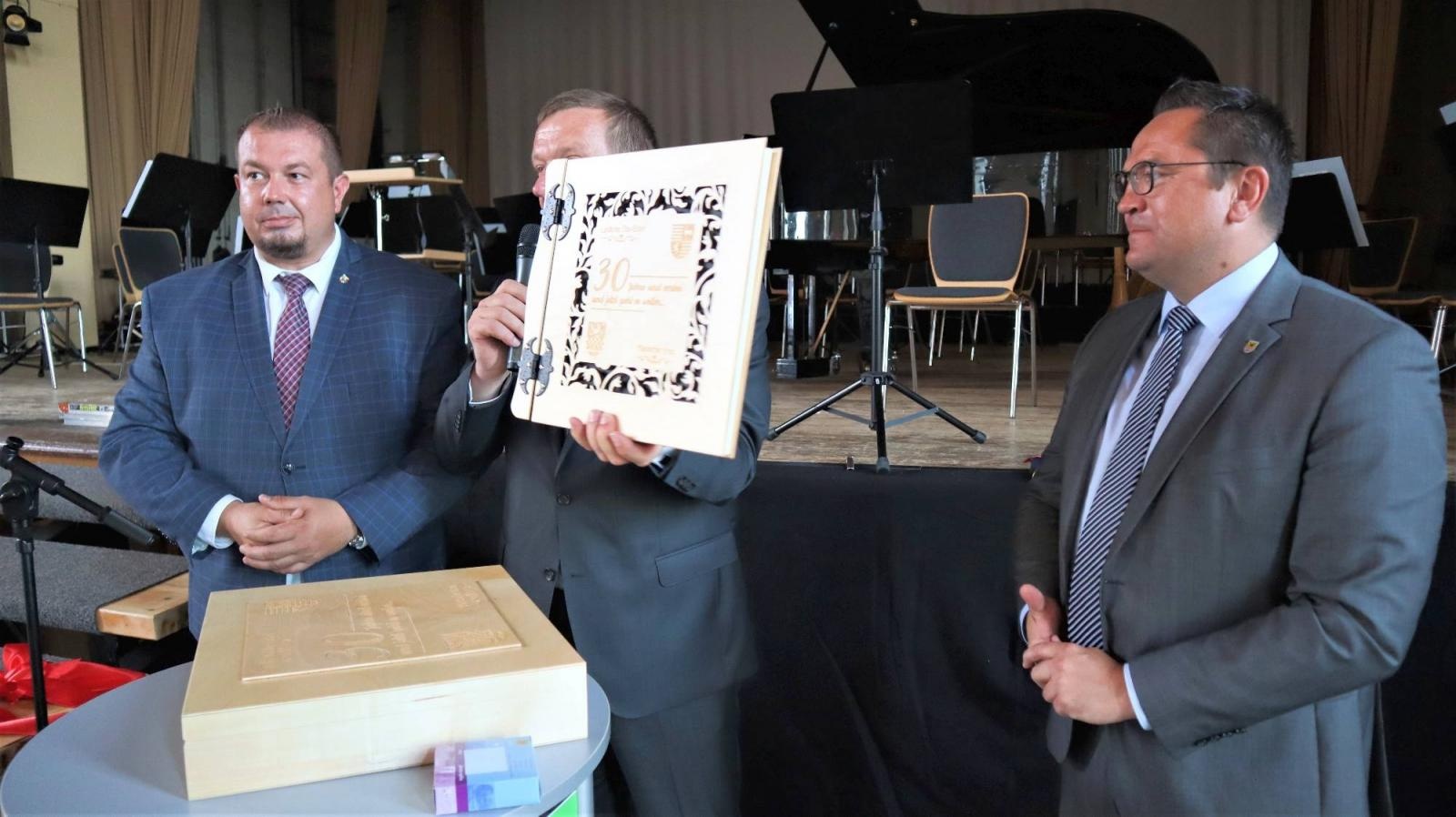 Zdjęcie w galerii na portalu naszraciborz.pl: Starosta raciborski w Niemczech: Trzymajmy się razem i bez względu na to, co się wydarzy wiadomości z regionu