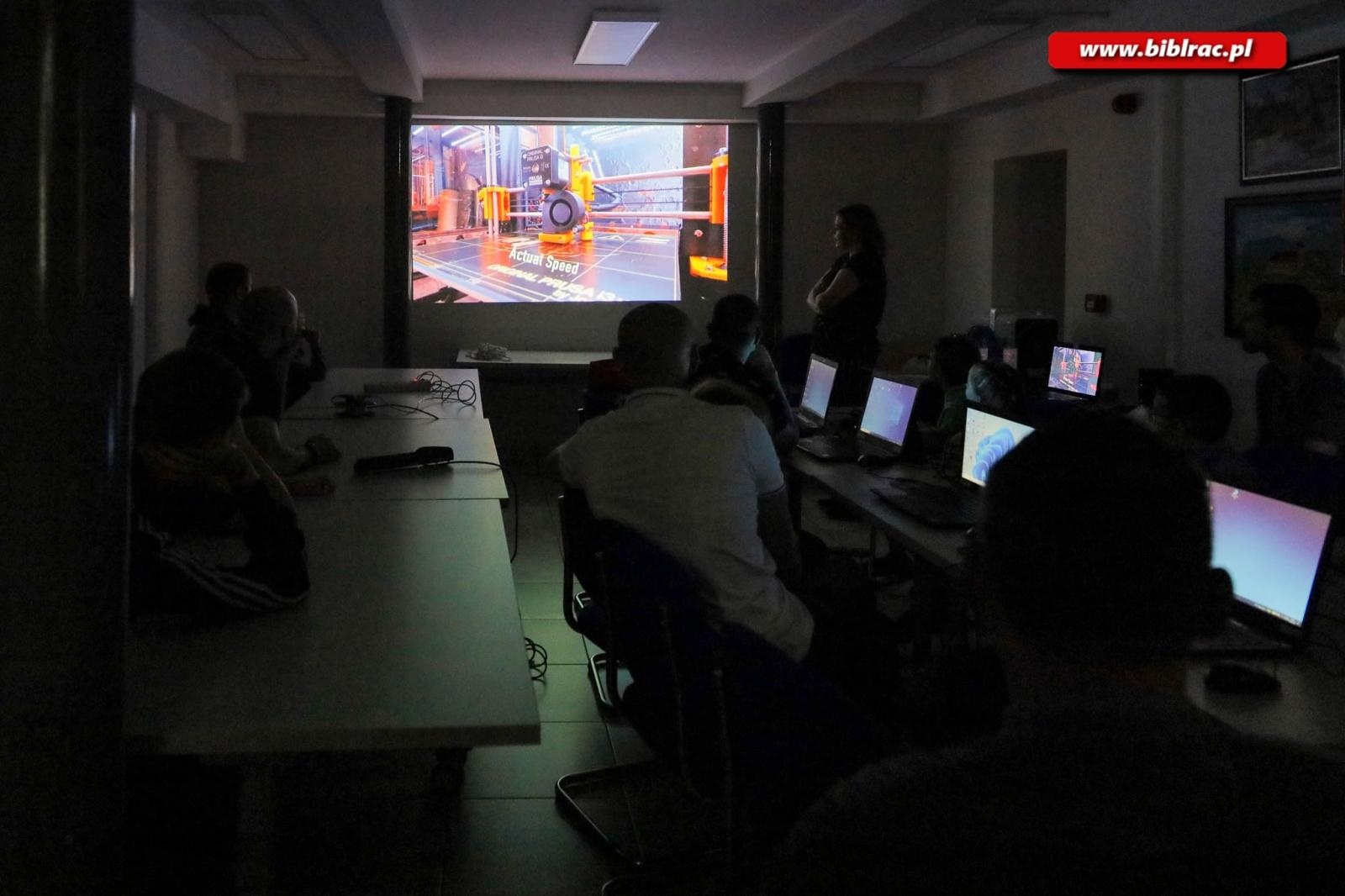 Zdjęcie w galerii na portalu naszraciborz.pl: Ojcowie z dziećmi drukowali w 3D [FOTO] wiadomości z regionu