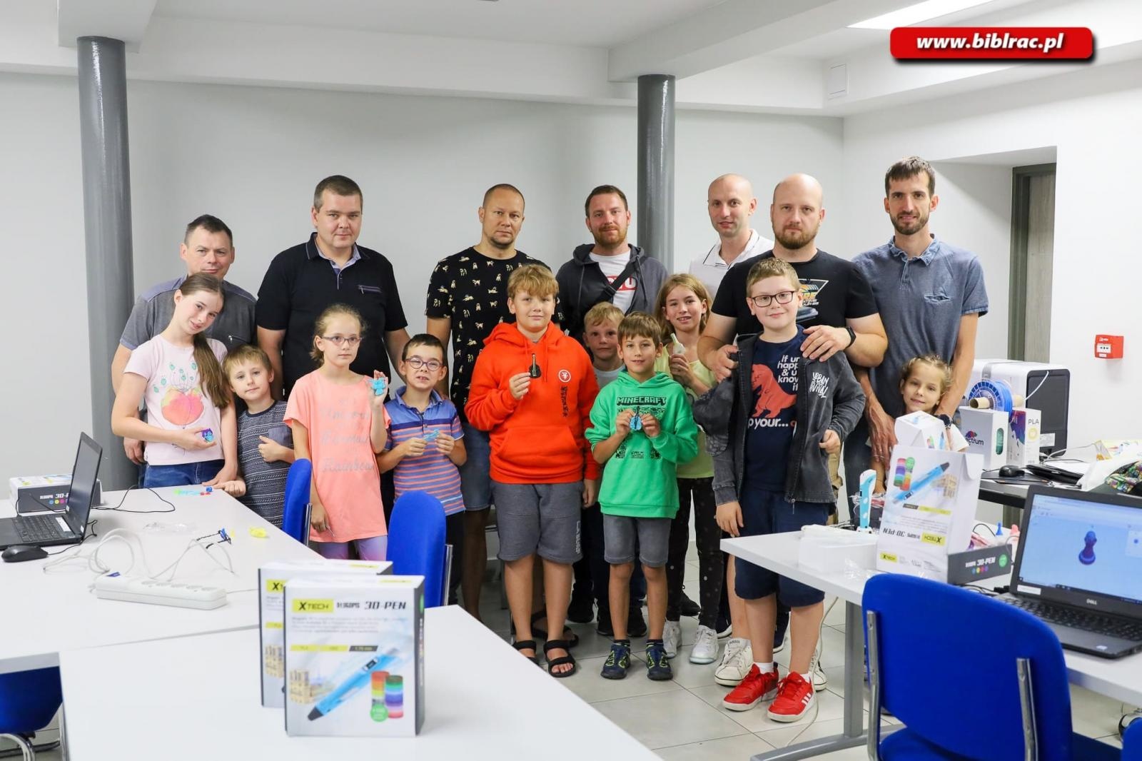 Zdjęcie w galerii na portalu naszraciborz.pl: Ojcowie z dziećmi drukowali w 3D [FOTO] wiadomości z regionu