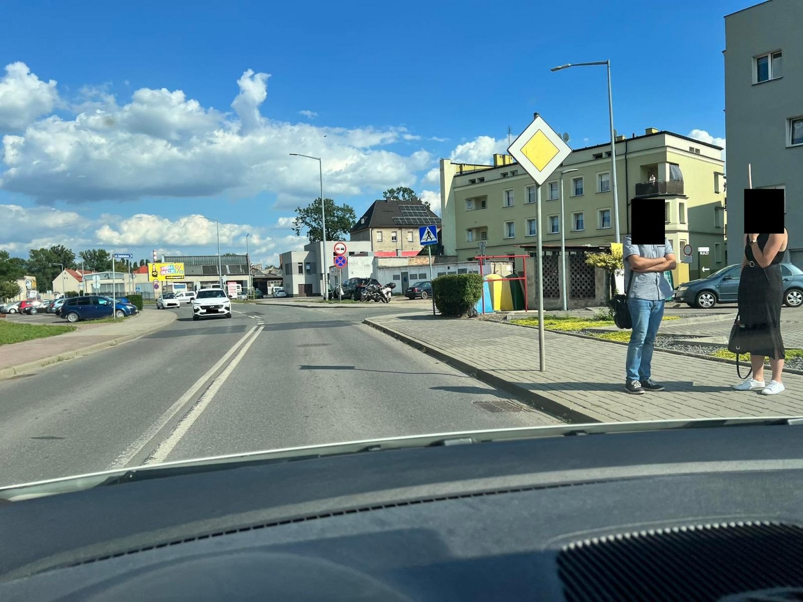 Zdjęcie w galerii na portalu naszraciborz.pl: Raport 998. Czech na kawasaki zaliczył wywrotkę przy Czekoladowej wiadomości z regionu