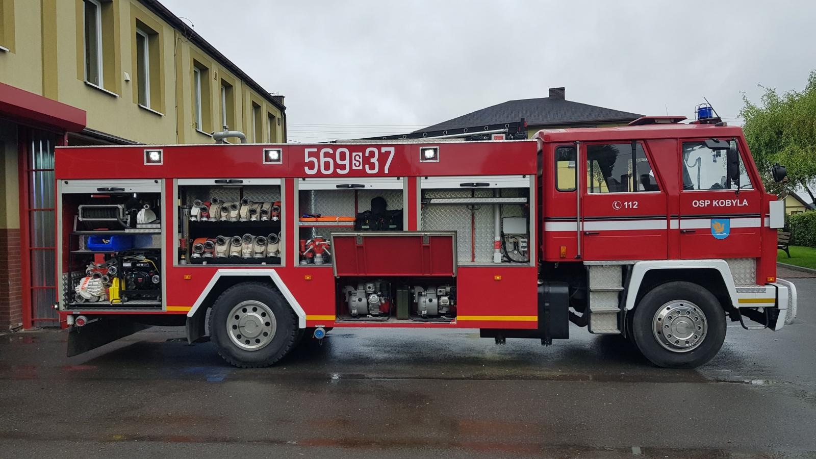 Zdjęcie w galerii na portalu naszraciborz.pl: Druhowie z Kobyli przesiedli się do nowego wozu [FOTO] wiadomości z regionu