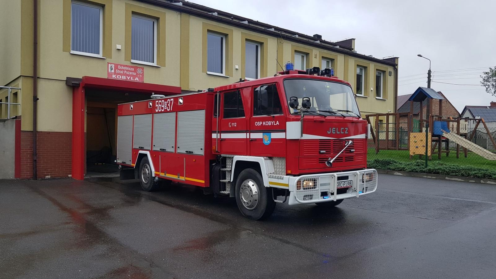 Zdjęcie w galerii na portalu naszraciborz.pl: Druhowie z Kobyli przesiedli się do nowego wozu [FOTO] wiadomości z regionu