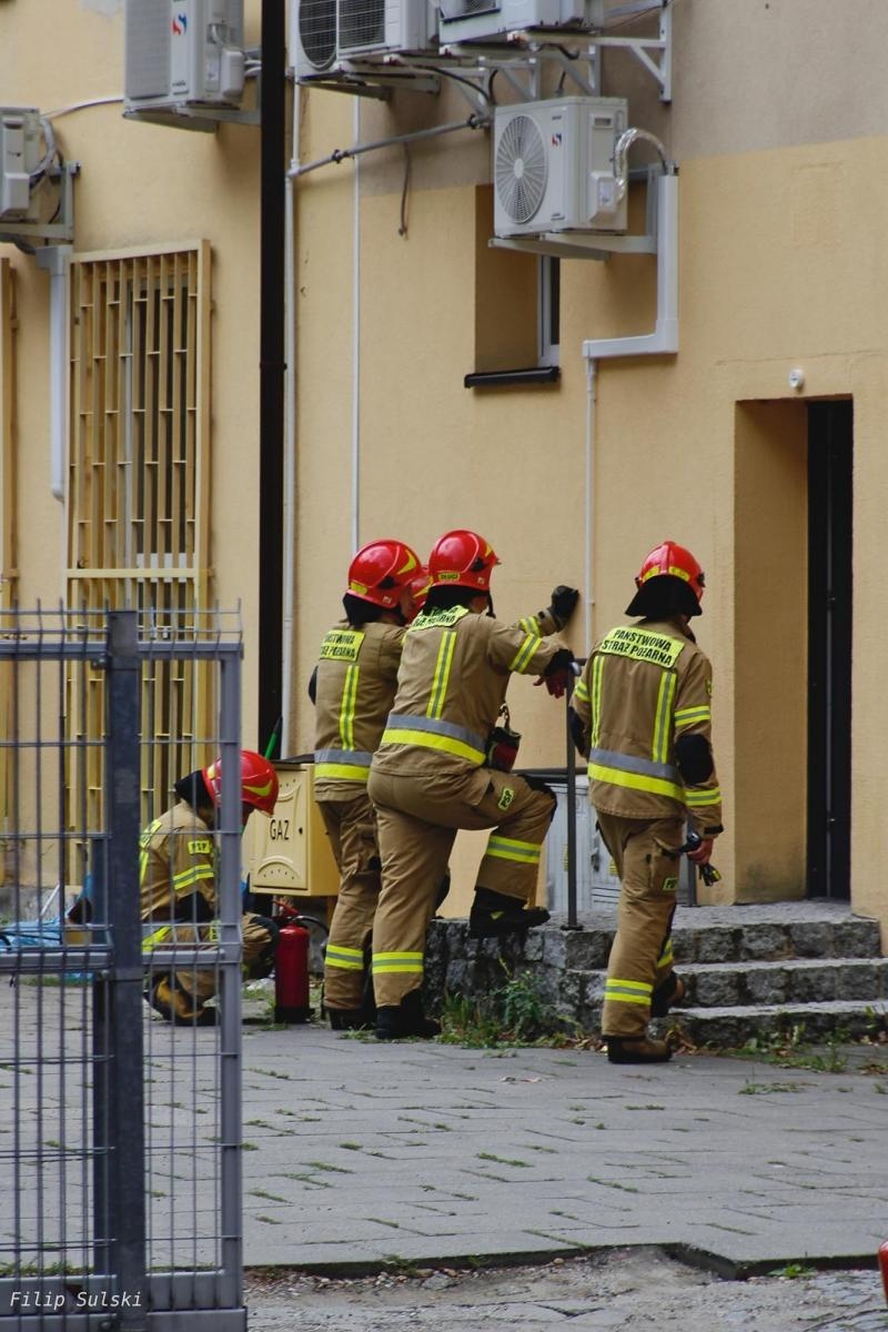 Zdjęcie w galerii na portalu naszraciborz.pl: Raport 998. Dym z transformatora przy Ogrodowej [FOTO] wiadomości z regionu